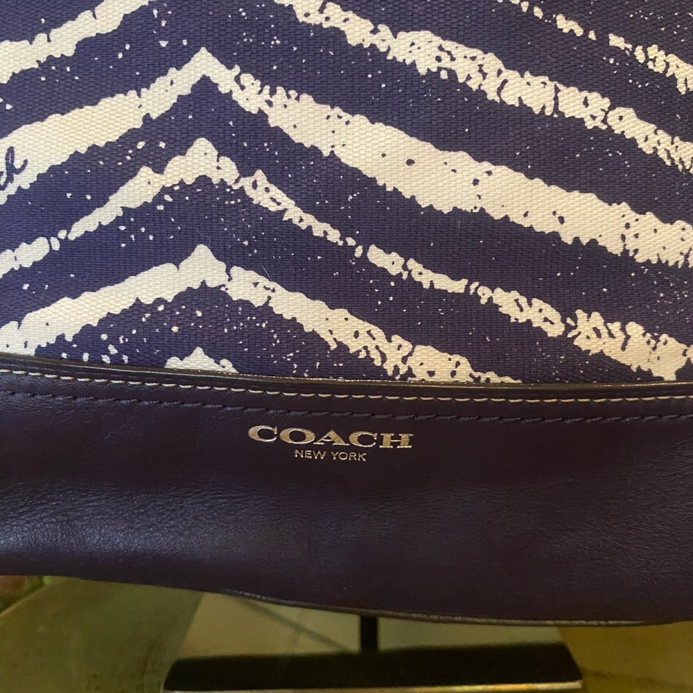 Coach Legacy Zebra Print Zip Duffle Bag 23410 Marine Purple White - Picture 2 of 14